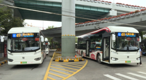 紫外線消毒，車門防夾……上海黃浦49路公交車多項(xiàng)高科技加持