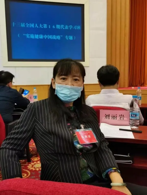 全國人大代表劉麗巖:加大政府投入,解決公交補貼不到位等問題(圖1) 圖片